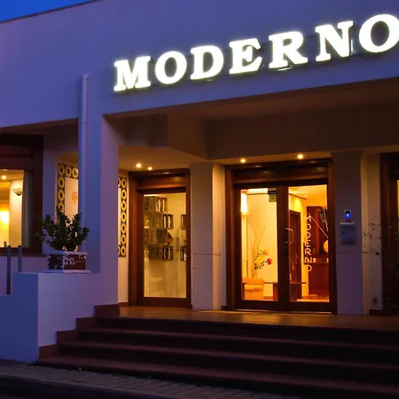 Moderno Hotel 3*